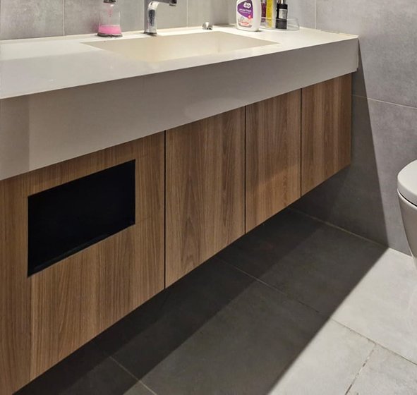 ארון שירותים